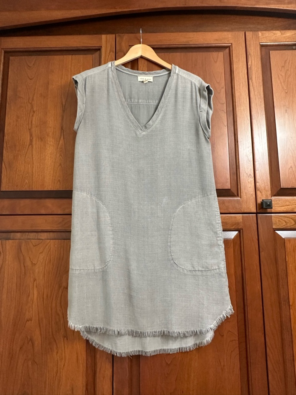 cloth & stone Light Gray V-Neck Shift Dress